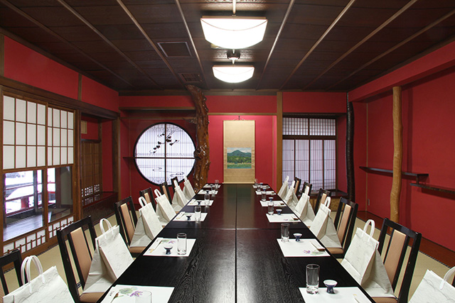 春の間 2階 20帖　14名様まで